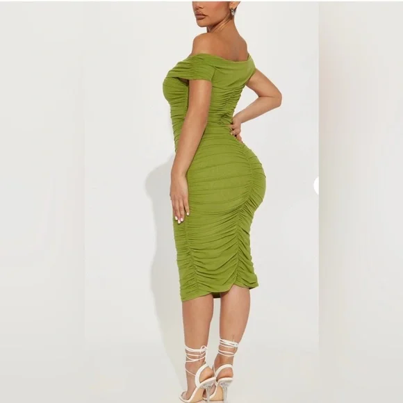 Fashion Nova off the shoulder Green Dress - Picture 5 of 5
